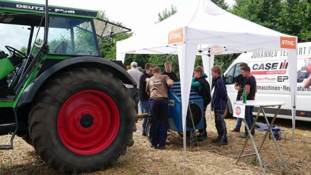 https://www.landmaschinen-terhart.de/cache/vs_Oldtimertreffen Hektarkiller _13640830_1094462873954566_4208361859979633297_o-3252.jpg